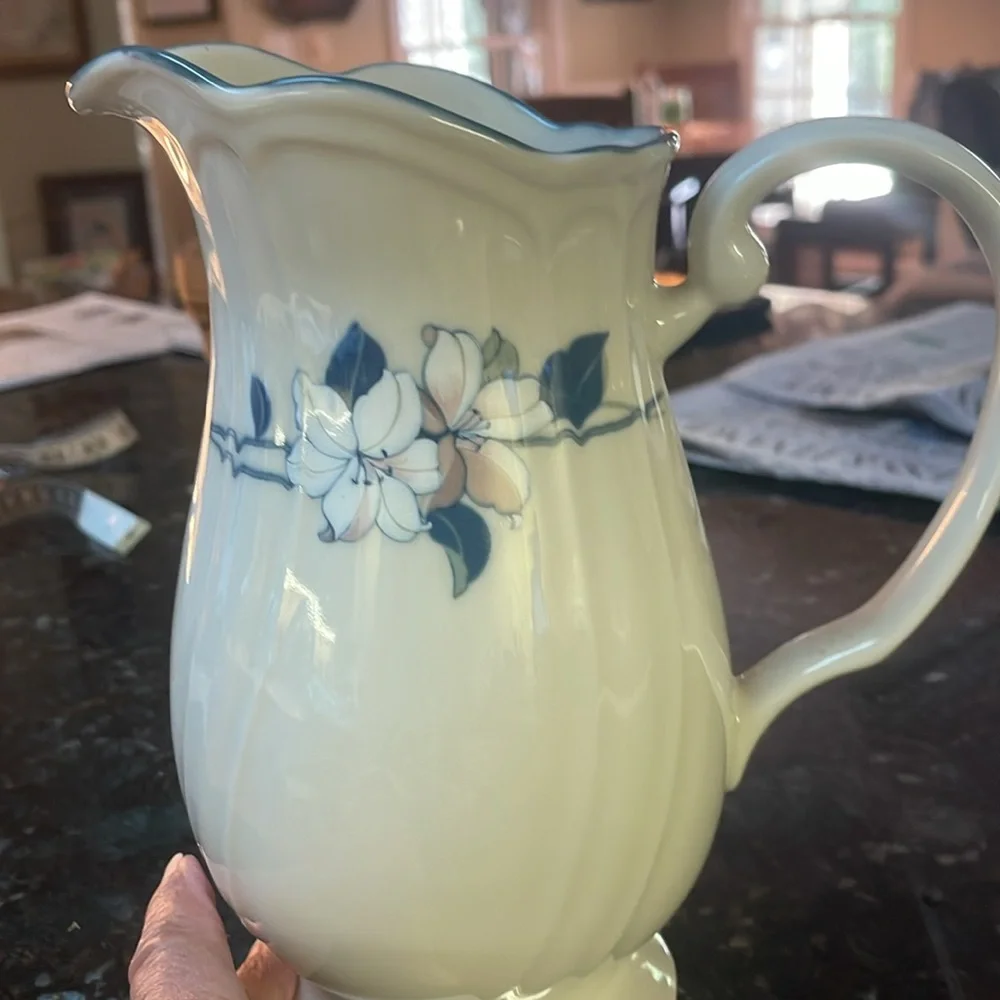 Pitcher - Picture 3 of 5